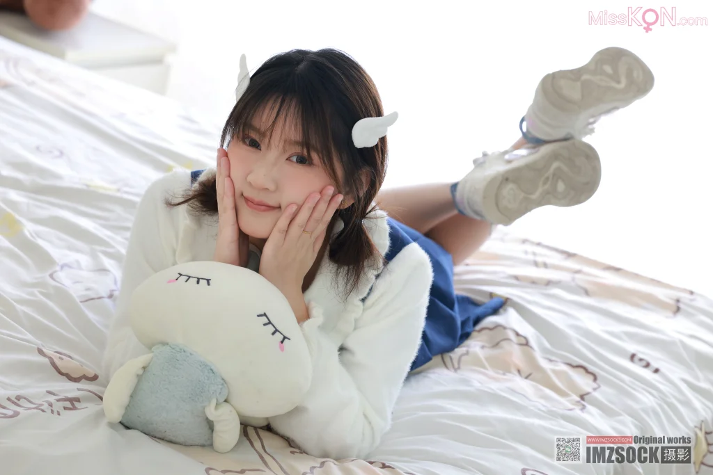 [MZSOCK爱美足] No.320: 小点心 (115 photos)