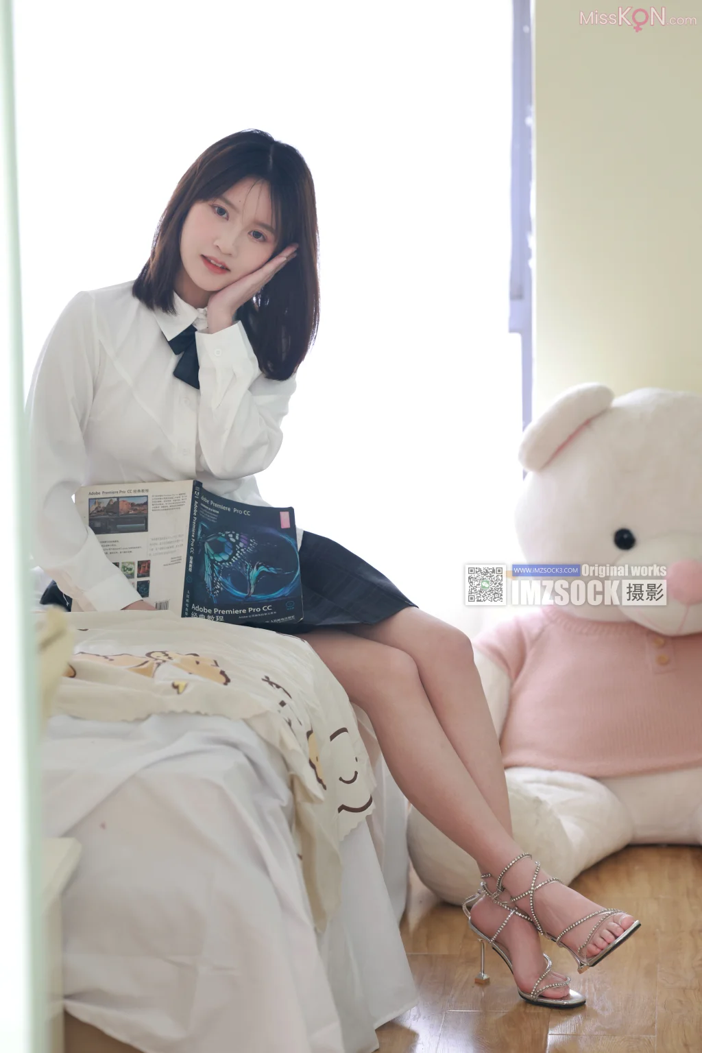 [MZSOCK爱美足] No.321: 小点心 (120 photos + 1 video)