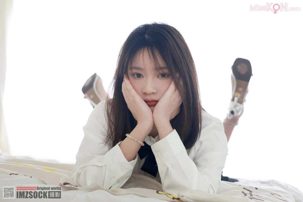 [MZSOCK爱美足] No.321: 小点心 (120 photos + 1 video)