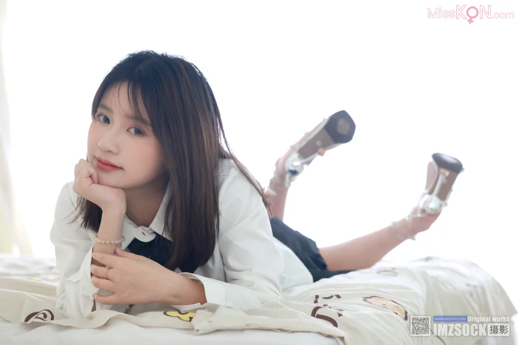 [MZSOCK爱美足] No.321: 小点心 (120 photos + 1 video)
