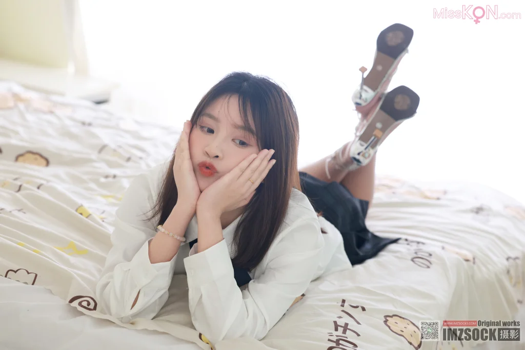 [MZSOCK爱美足] No.321: 小点心 (120 photos + 1 video)