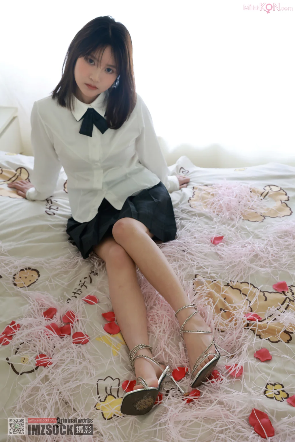 [MZSOCK爱美足] No.321: 小点心 (120 photos + 1 video) – Page 2