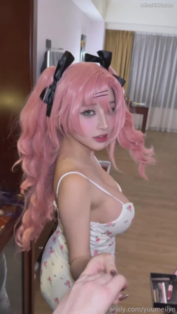 Coser@linhi_cute (yuumeilyn): 超甜丰满白嫩女神 极品阿黑颜 (21 photos + 1 video)