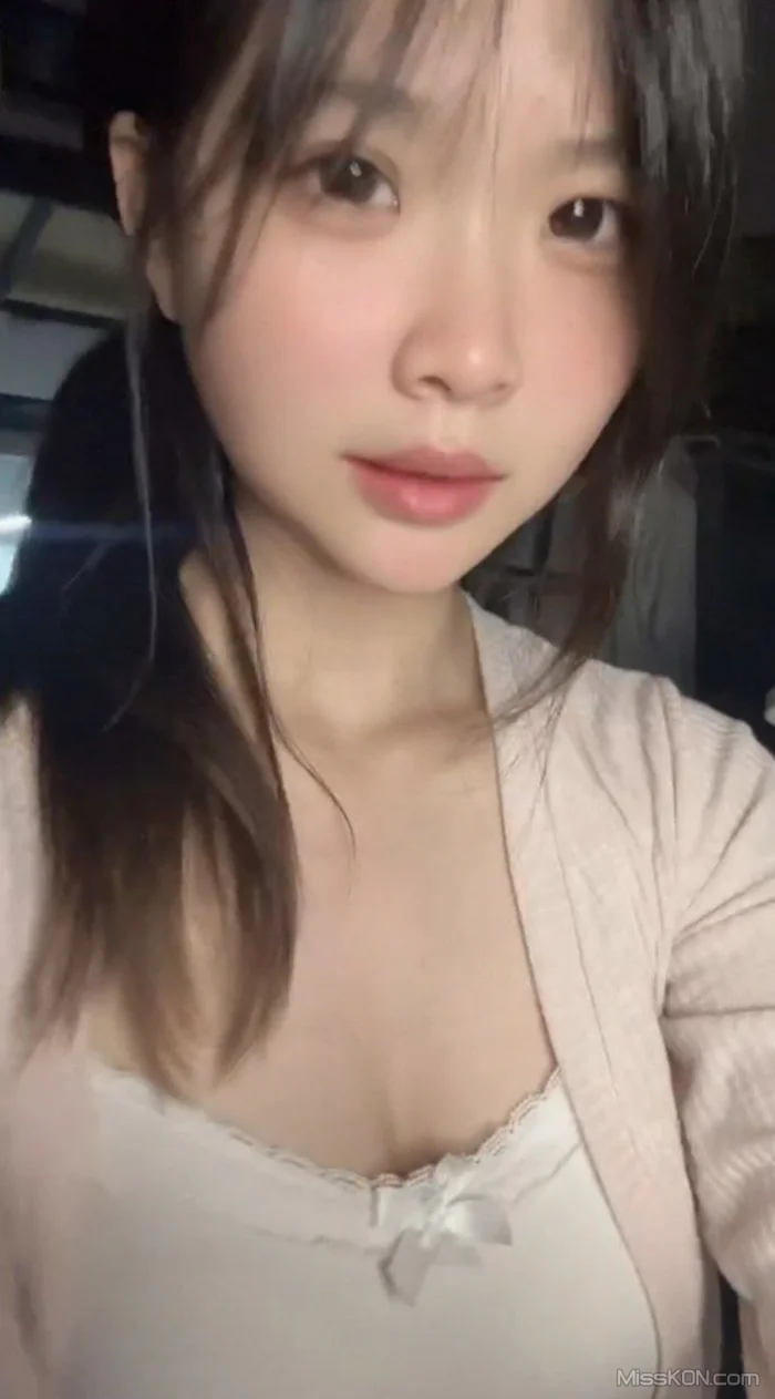 超级困: 宅女萝莉 闷骚妹大尺度自拍 (64 photos + 52 videos)