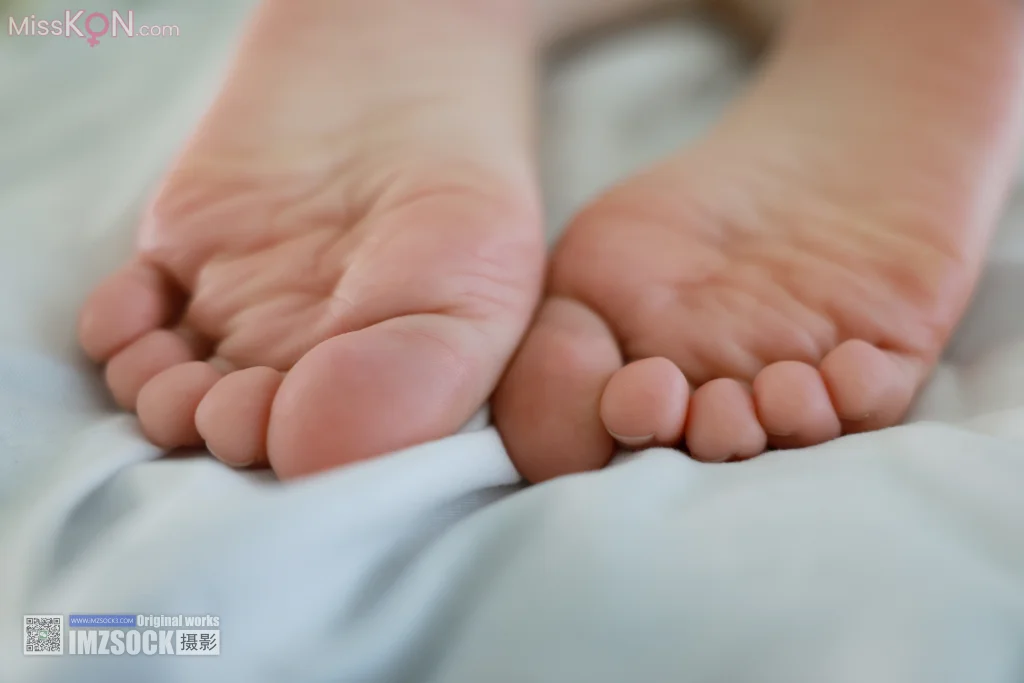 [MZSOCK爱美足] No.327: 小点心 (146 photos + 1 video) – Page 2