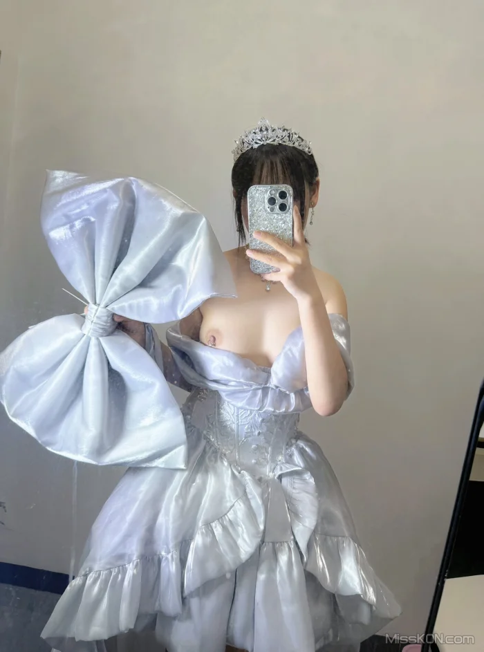tudomeimei(土豆妹妹): 顶级抖M少萝莉 (63 photos + 34 videos)