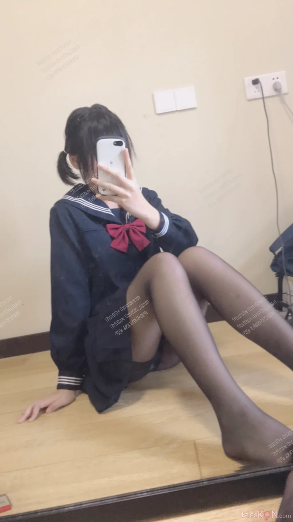 Coser@悠宝三岁: JK家中 (40 photos)