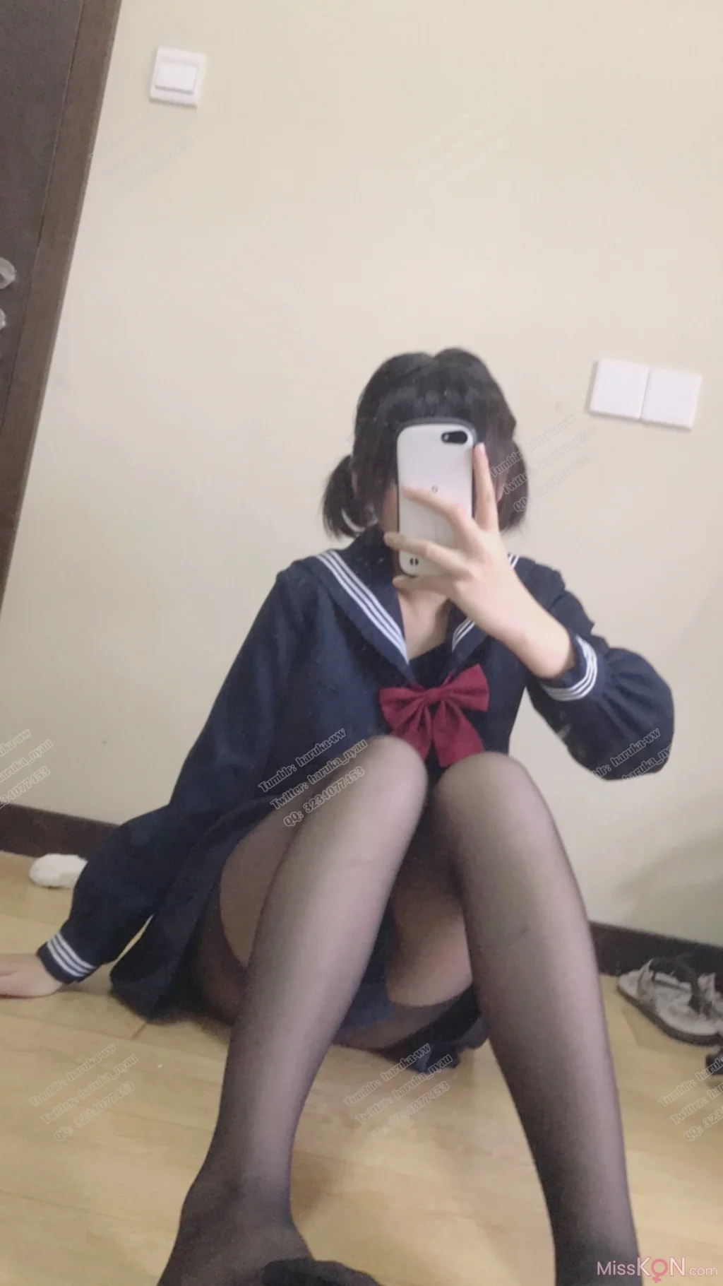 Coser@悠宝三岁: JK家中 (40 photos)