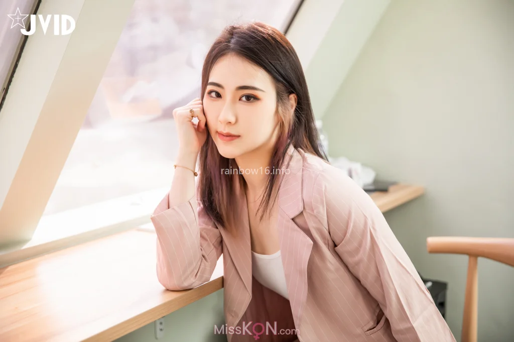 [JVID] 阿黎: 公司新來的霸氣女業務 業績第一名 原來都是用肉體來換來的合約 難怪一直保持銷冠的地位 (124 photos)