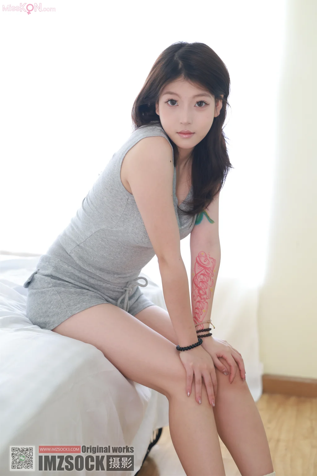 [MZSOCK爱美足] No.330: 毛毛 (82 photos + 1 video)