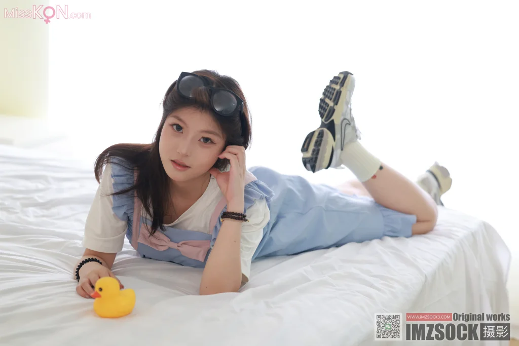 [MZSOCK爱美足] No.330: 毛毛 (82 photos + 1 video)