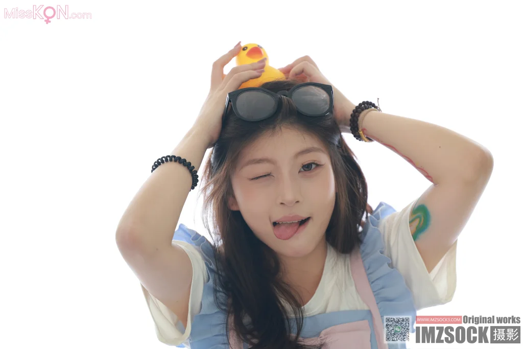 [MZSOCK爱美足] No.330: 毛毛 (82 photos + 1 video)