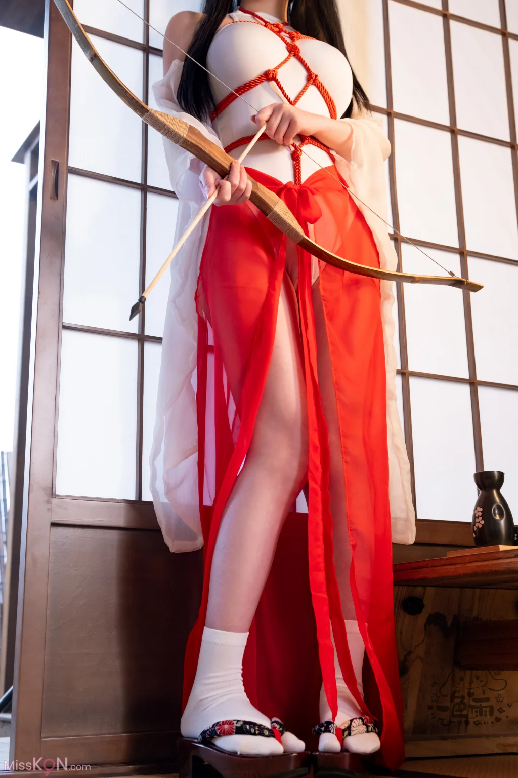 Coser@一色雨: 巫女 (30 photos)