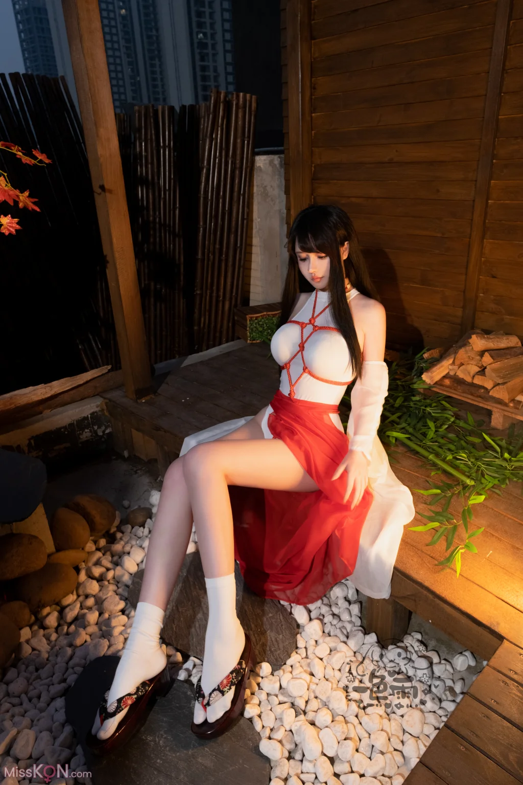 Coser@一色雨: 巫女 (30 photos)