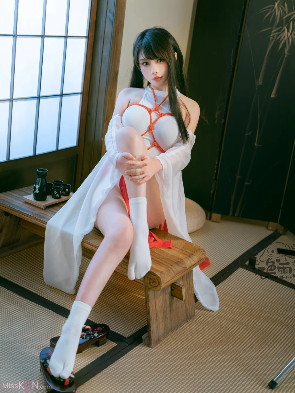 Coser@一色雨: 巫女 (30 photos)