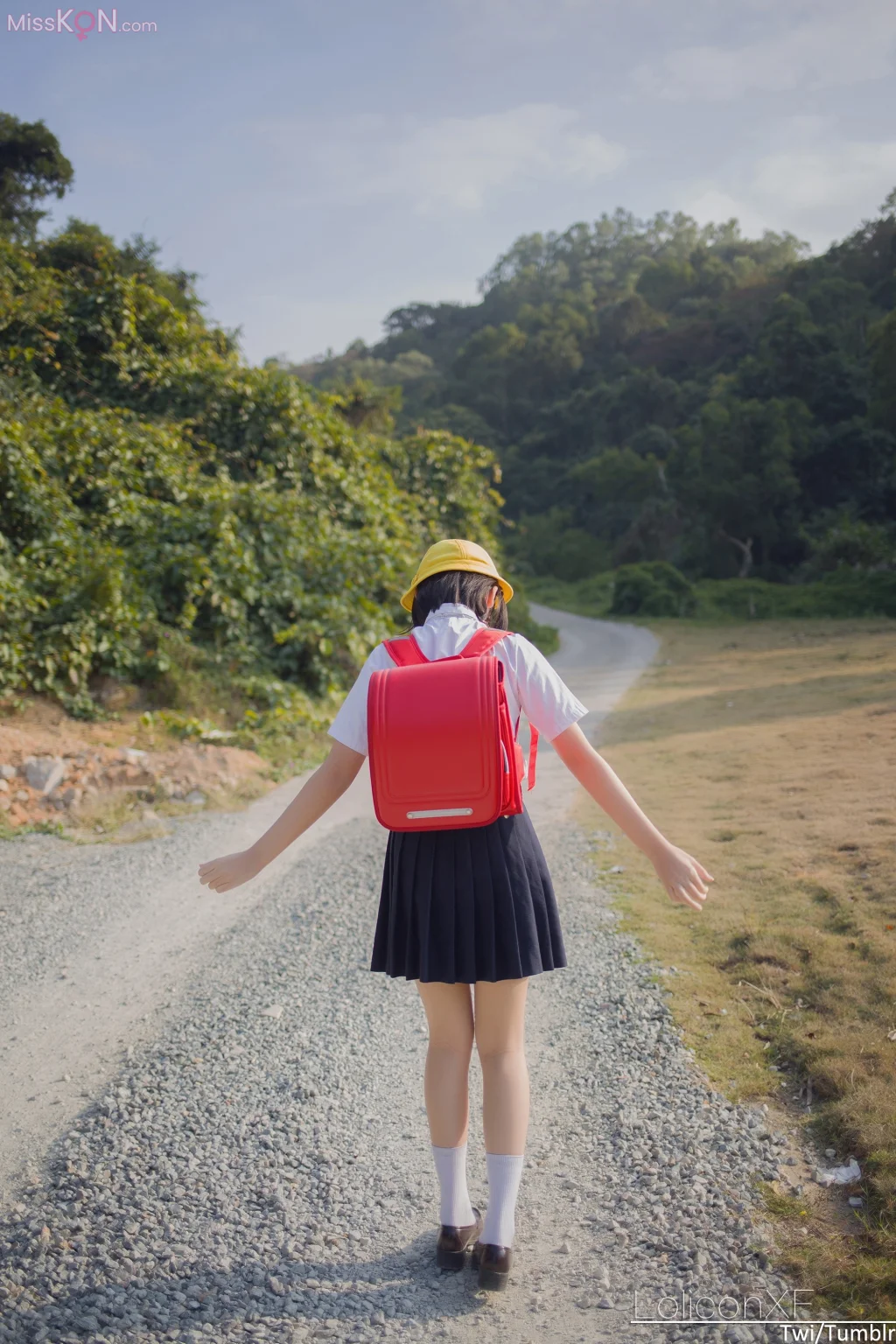 Coser@悠宝三岁: 幼稚园遇到坏人要求被脱衣服 (44 photos)