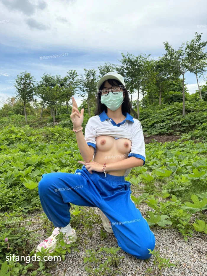 yaoyao0741(小夭): 深圳南山03年极品露出反差学妹 表面文静内里淫荡自由穿梭校园露出 (281 photos + 15 videos) – Page 4