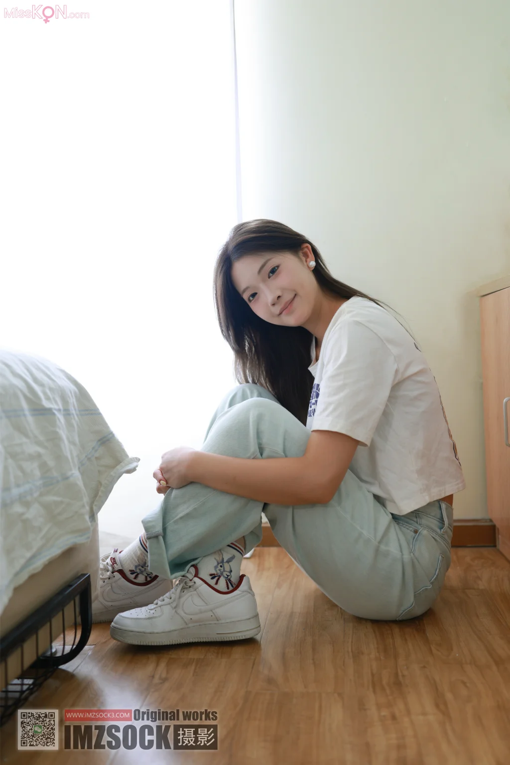 [MZSOCK爱美足] No.335: 粟子 (111 photos + 1 video)