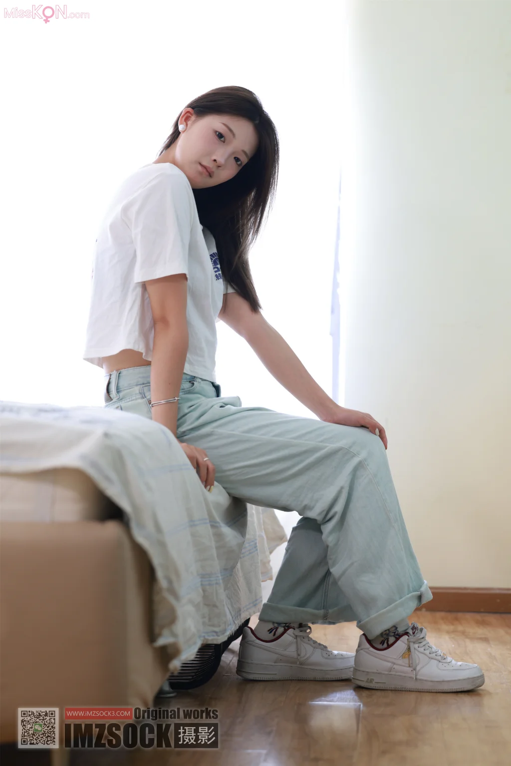 [MZSOCK爱美足] No.335: 粟子 (111 photos + 1 video)