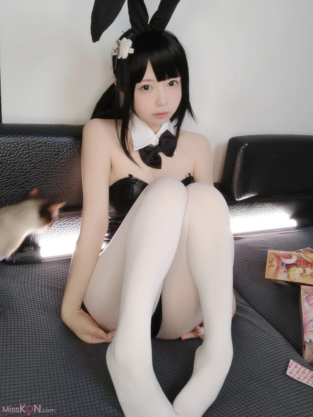 Coser@十万珍吱伏特: 黑兔 (60 photos)