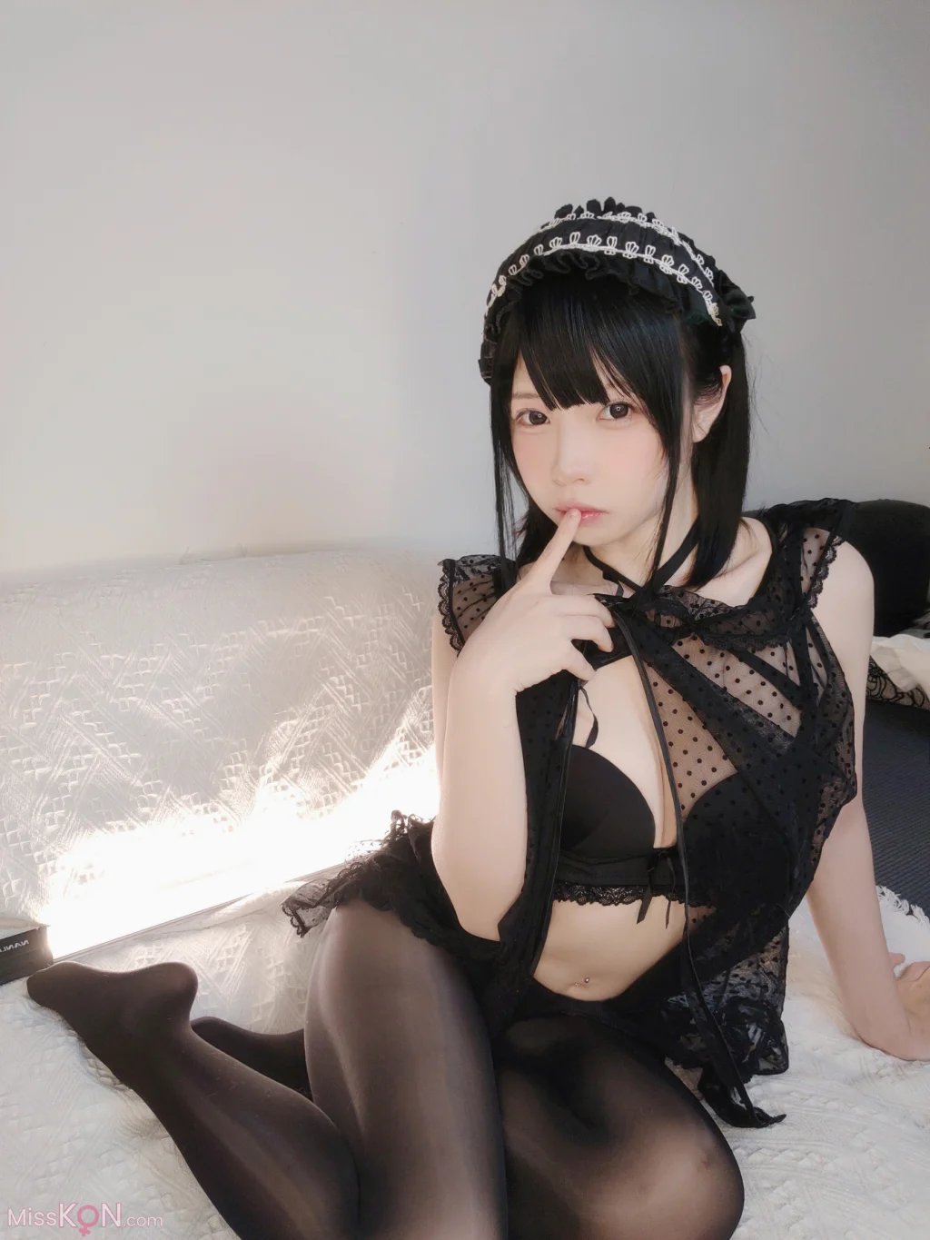 Coser@十万珍吱伏特: 黑兔 (60 photos)
