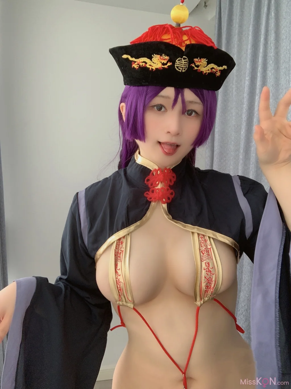 Coser@Zyra秋: 奶光僵尸娘自拍 (29 photos)
