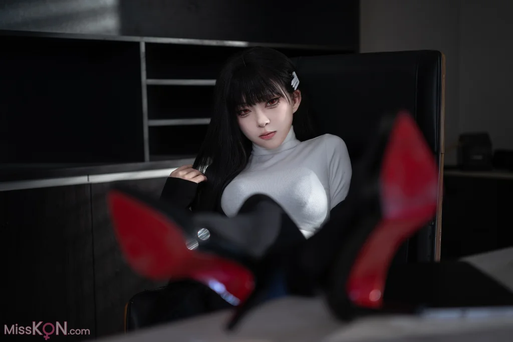 Coser@矢量鱼: 蔚蓝档案 调月莉音 黑丝OL (36 photos)