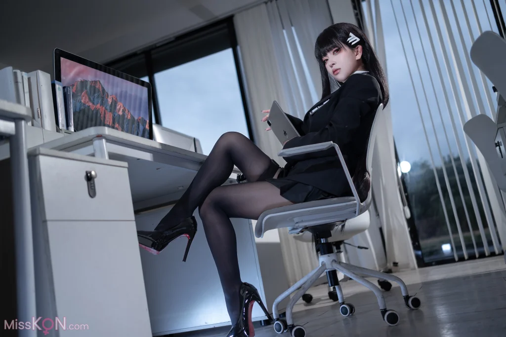 Coser@矢量鱼: 蔚蓝档案 调月莉音 黑丝OL (36 photos) – Page 2