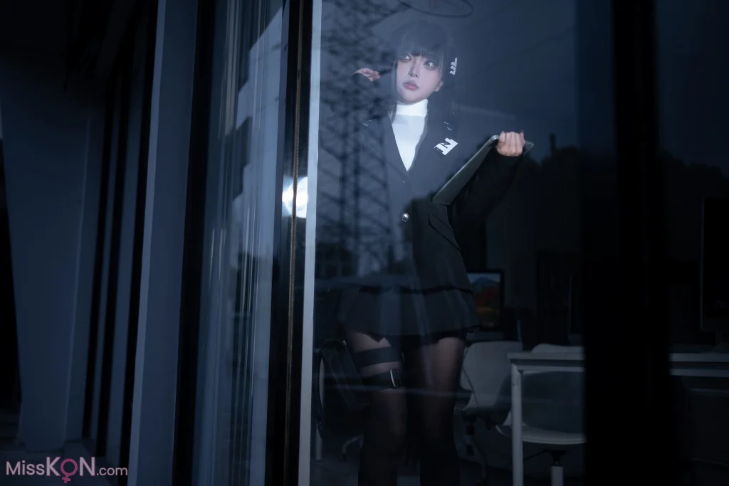Coser@矢量鱼: 蔚蓝档案 调月莉音 黑丝OL (36 photos) – Page 2