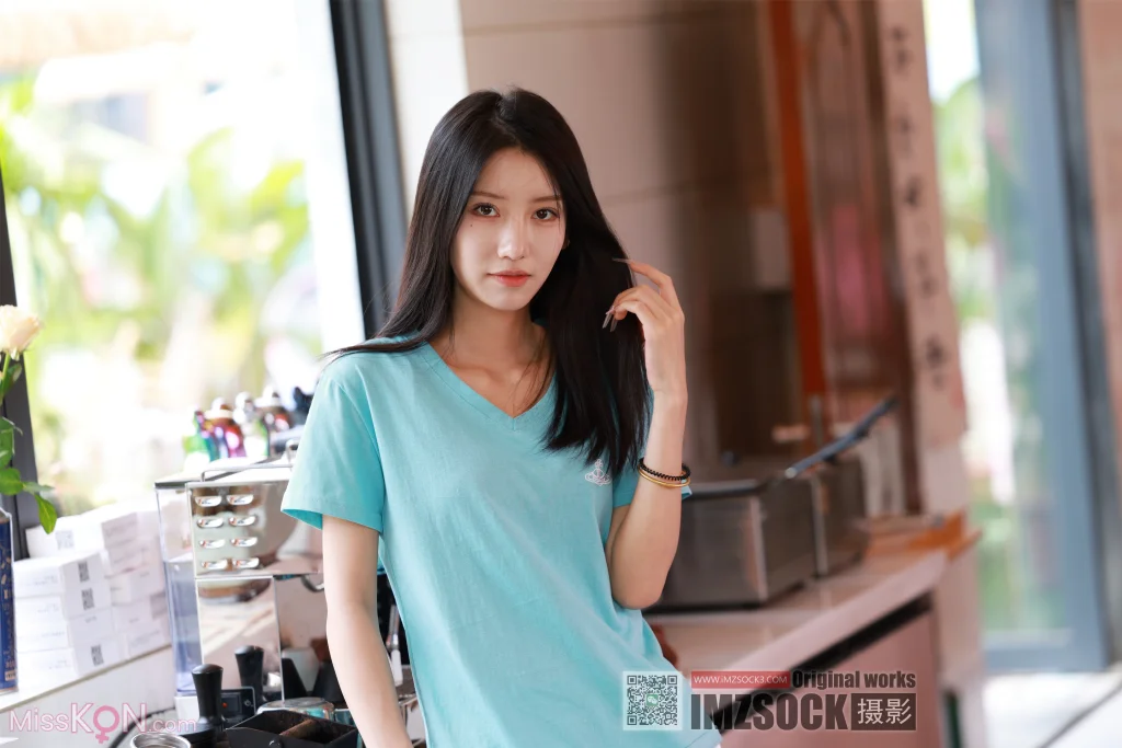 [MZSOCK爱美足] No.339: 微微 (126 photos + 1 video)