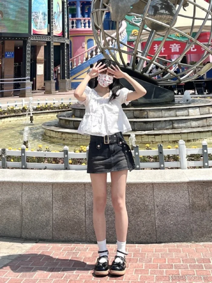 赵思珊: 山东潍坊艺校毕业生 百米高空摩天轮啪啪 日常车震刺激感 (52 photos + 46 videos)