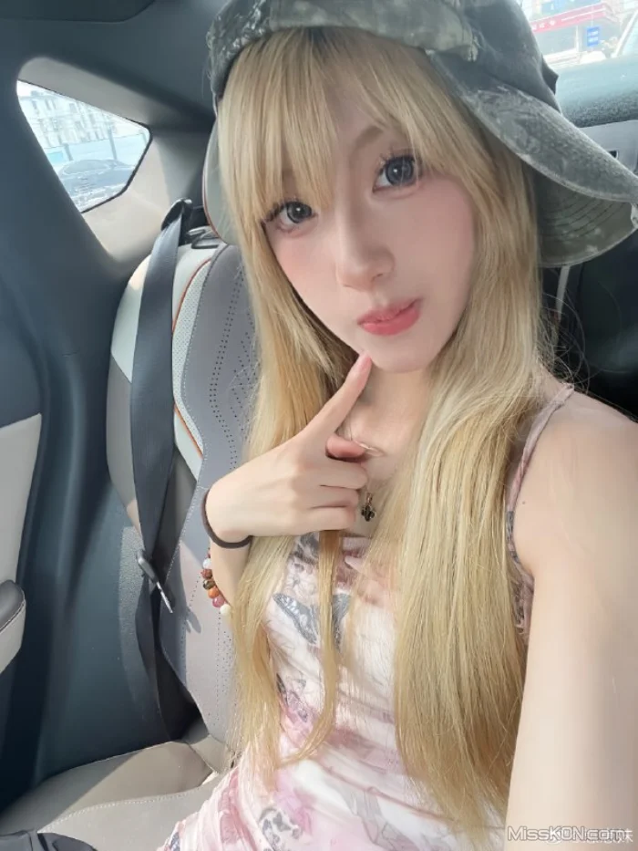 赵思珊: 山东潍坊艺校毕业生 百米高空摩天轮啪啪 日常车震刺激感 (52 photos + 46 videos)