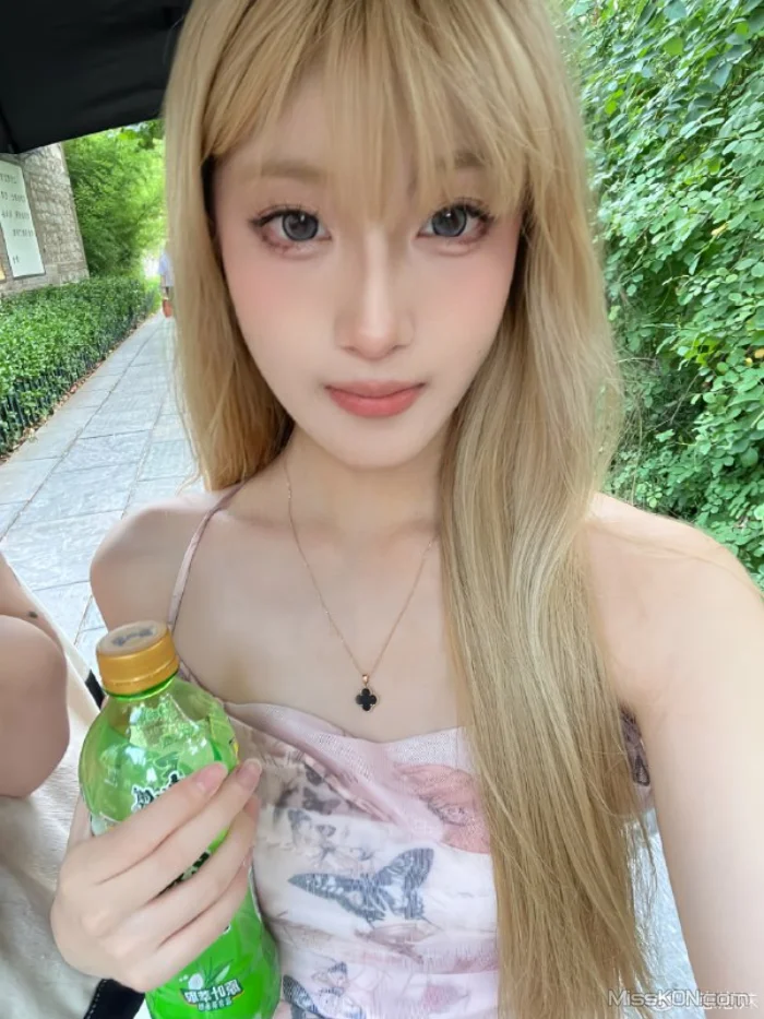 赵思珊: 山东潍坊艺校毕业生 百米高空摩天轮啪啪 日常车震刺激感 (52 photos + 46 videos)