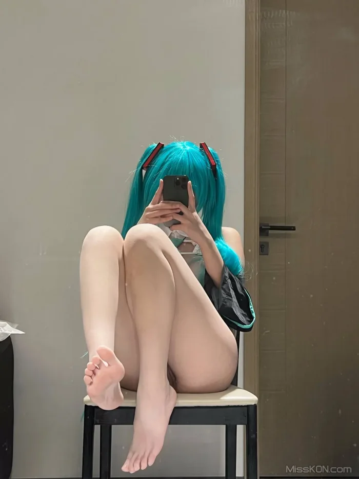 Coser@悠宝三岁: 初音未来 (52 photos + 1 video) – Page 3