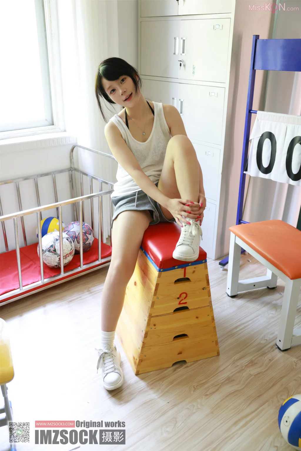 [MZSOCK爱美足] No.341: 琛琛 (96 photos + 1 video)