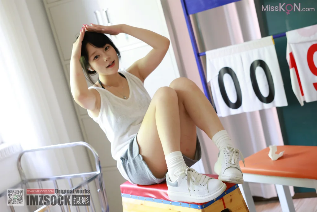 [MZSOCK爱美足] No.341: 琛琛 (96 photos + 1 video)