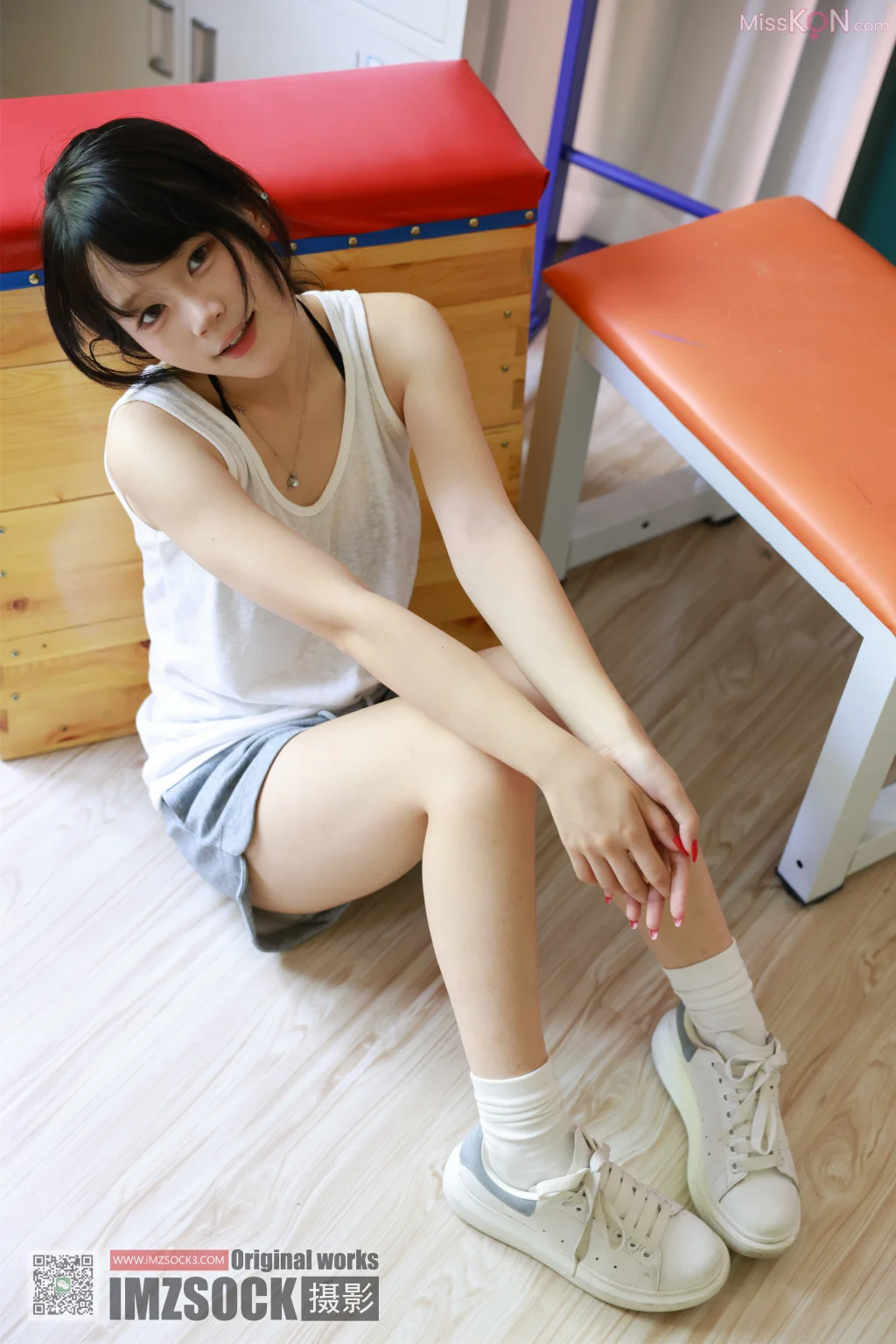 [MZSOCK爱美足] No.341: 琛琛 (96 photos + 1 video)