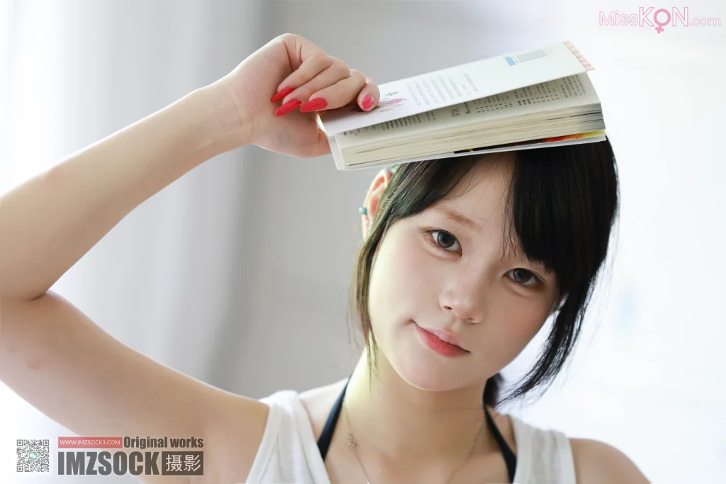 [MZSOCK爱美足] No.341: 琛琛 (96 photos + 1 video)