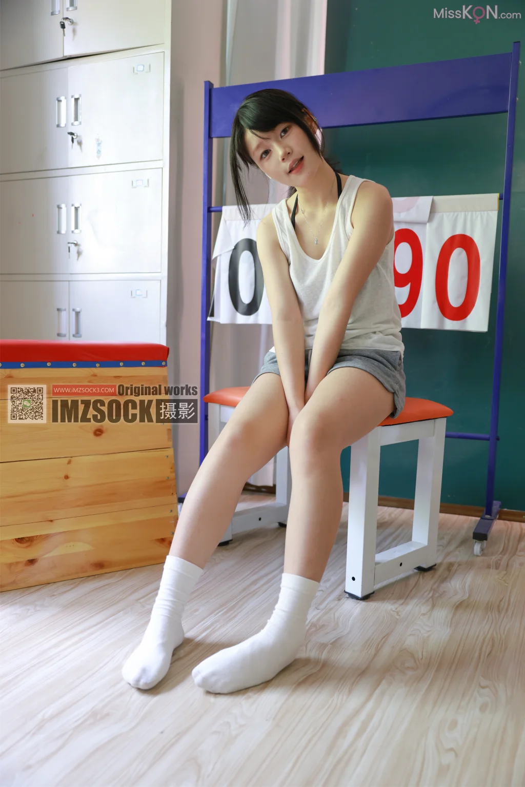 [MZSOCK爱美足] No.341: 琛琛 (96 photos + 1 video)