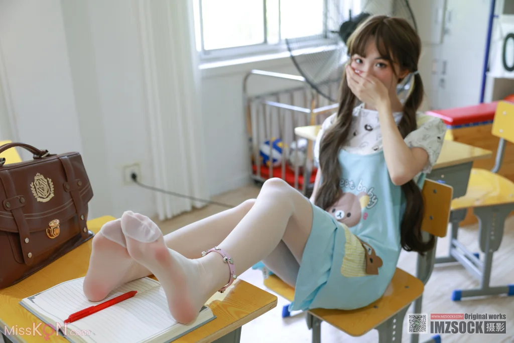 [MZSOCK爱美足] No.342: 秋秋 (134 photos + 1 video)