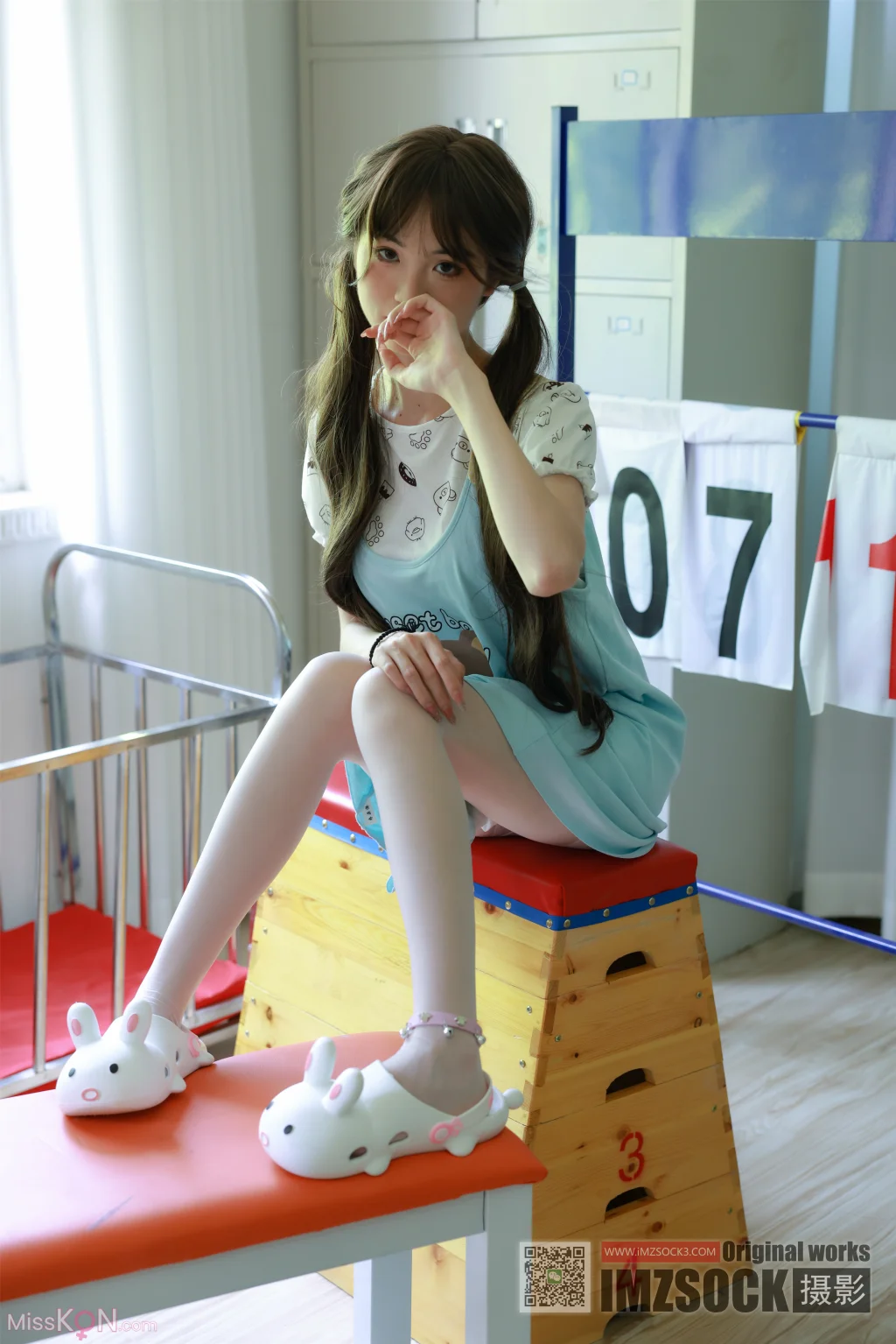 [MZSOCK爱美足] No.342: 秋秋 (134 photos + 1 video)
