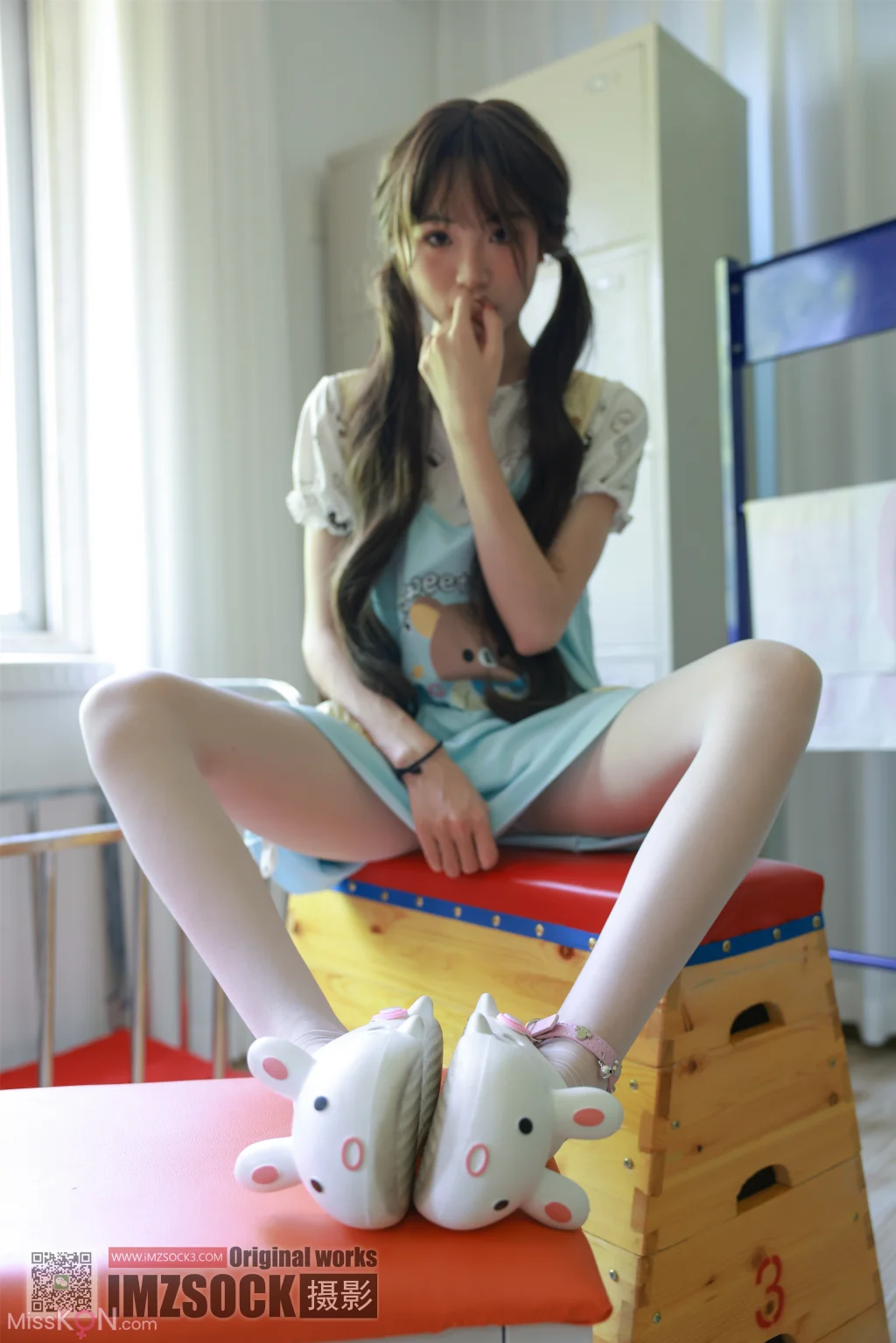 [MZSOCK爱美足] No.342: 秋秋 (134 photos + 1 video)
