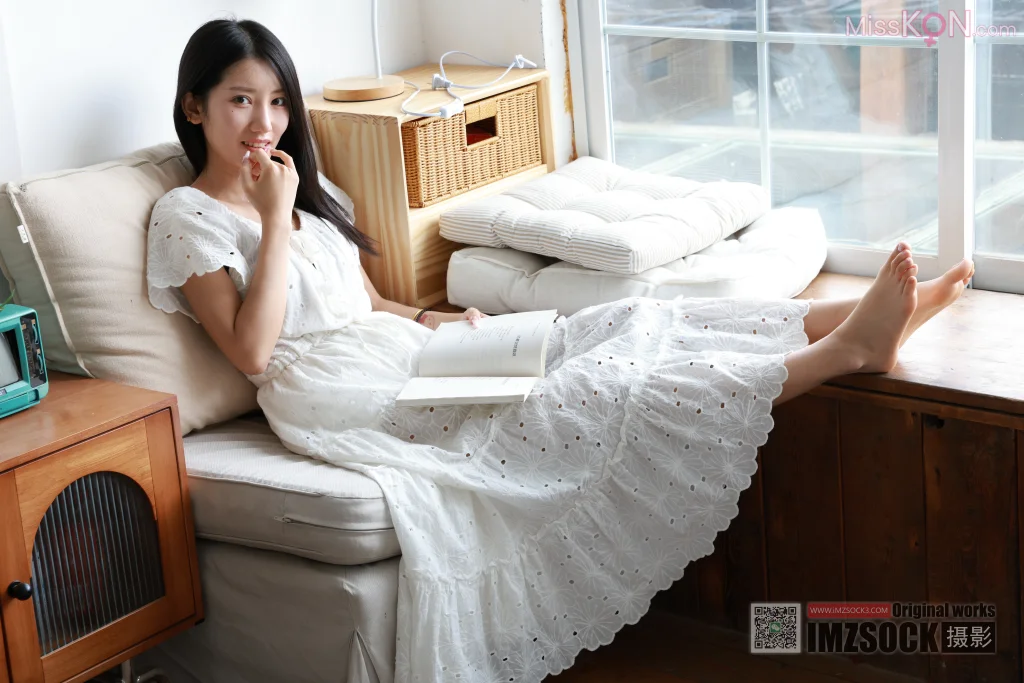 [MZSOCK爱美足] No.343: 微微 (134 photos)