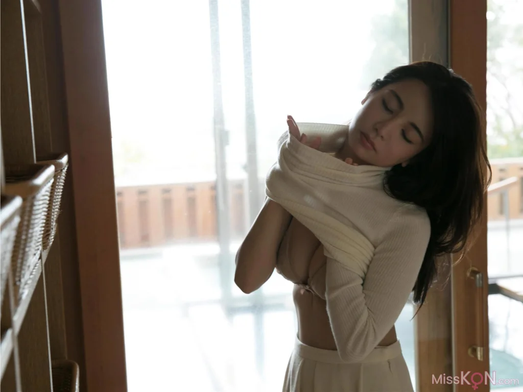 [JP] Miu Nakamura (仲村美海): 週刊ポストデジタル写真集 『背中を流して』 (47 photos) – Page 2