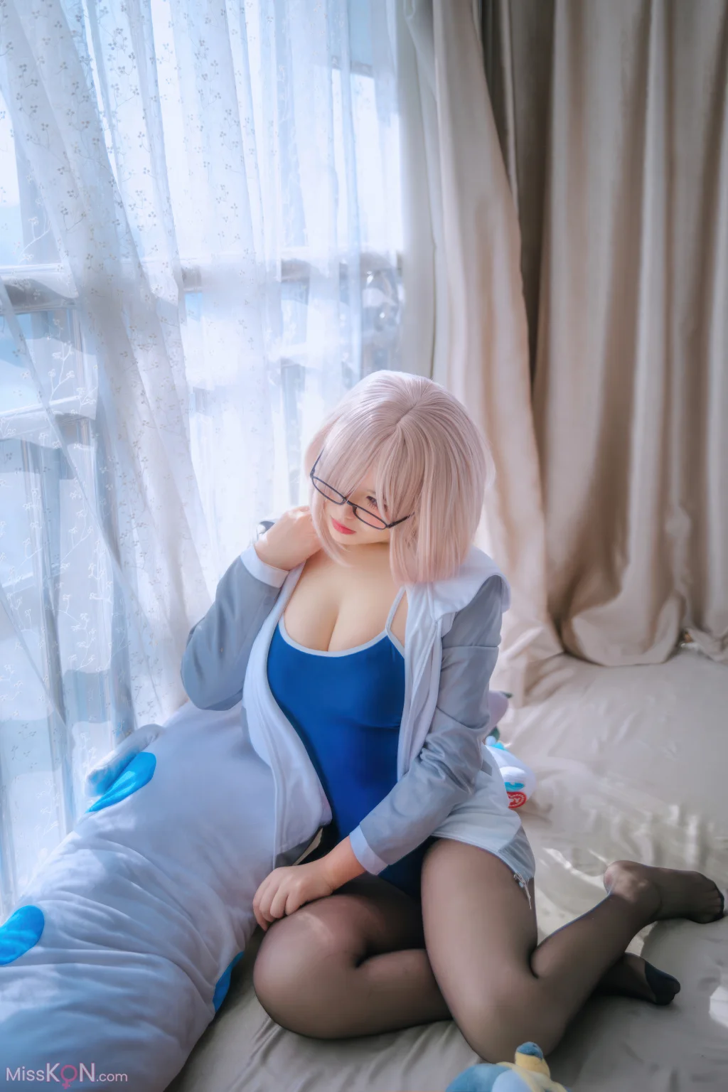 Coser@阿半今天很开心: 玛修同人体操服 (20 photos)