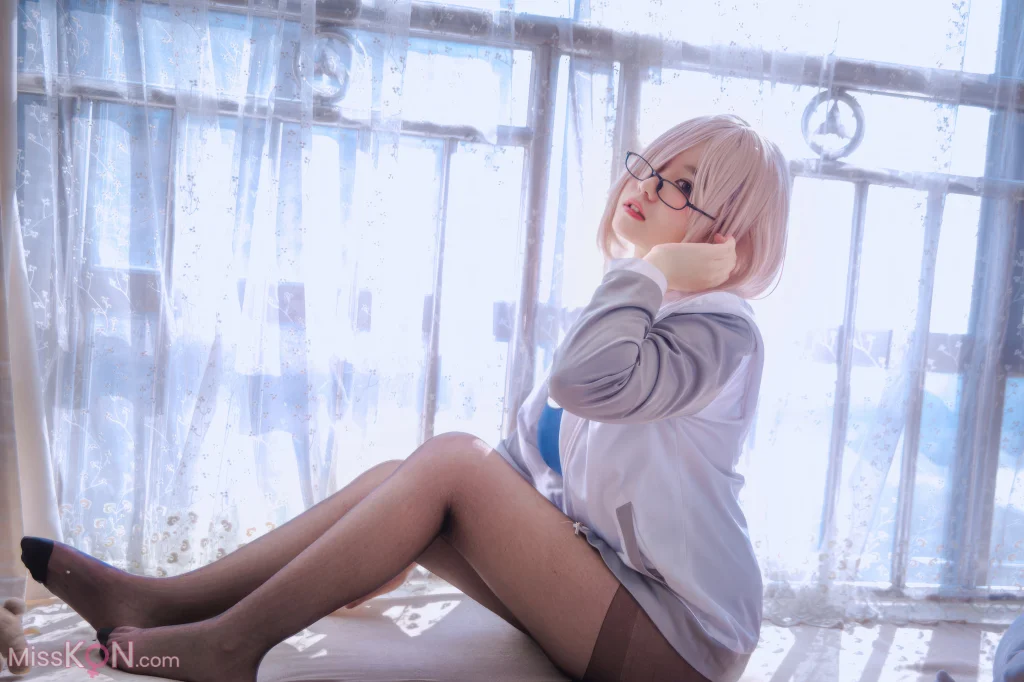 Coser@阿半今天很开心: 玛修同人体操服 (20 photos)