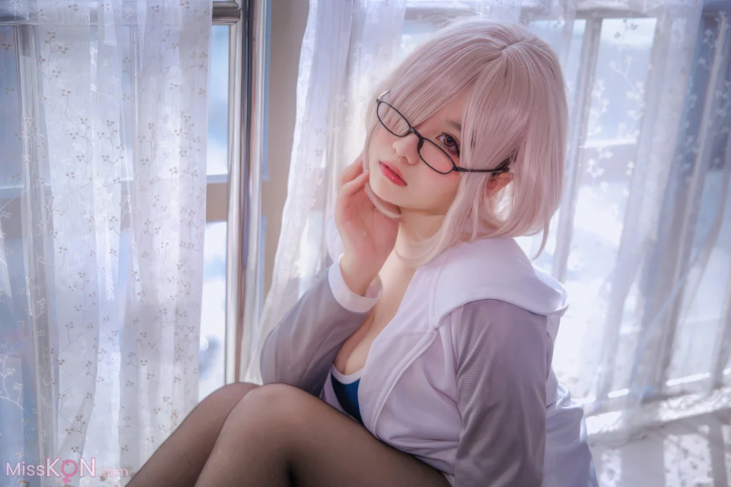 Coser@阿半今天很开心: 玛修同人体操服 (20 photos)