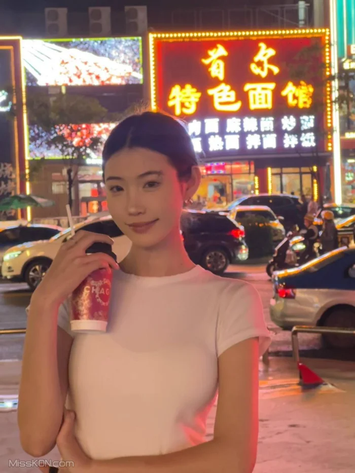 李丽娜: 黑龙江高颜值艺术系女大学生 (38 photos + 10 videos)