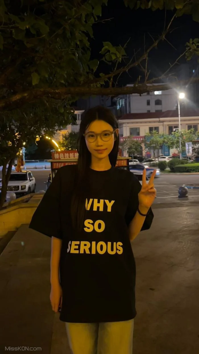李丽娜: 黑龙江高颜值艺术系女大学生 (38 photos + 10 videos)