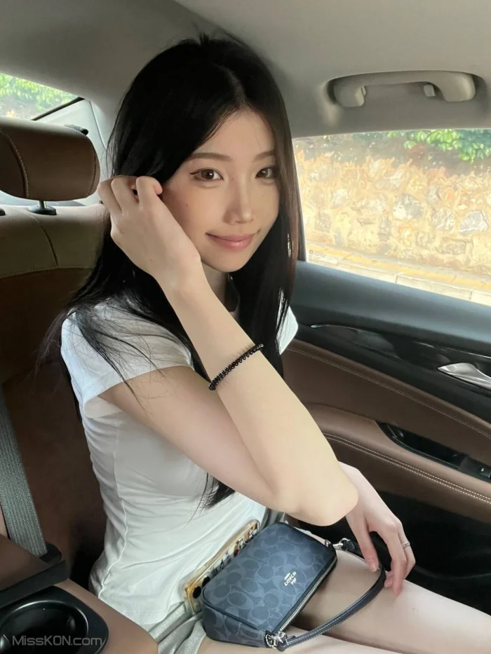 李丽娜: 黑龙江高颜值艺术系女大学生 (38 photos + 10 videos)